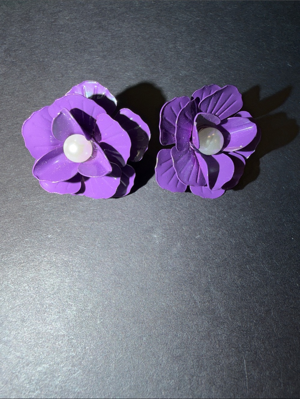 💜PURPLE FLOWER EARRINGS WITH PEARL CENTER ACCENT💜